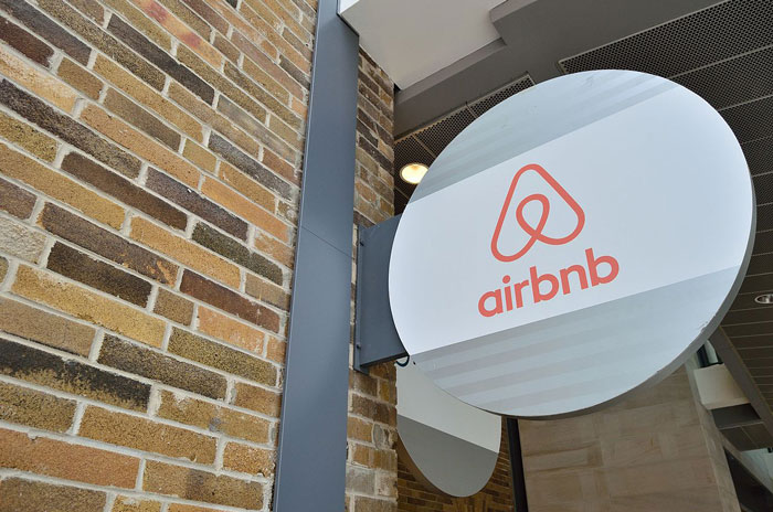 Young Women Evicted After Paying 3 Months’ Rent Upfront At Airbnb, Ask For Help Online