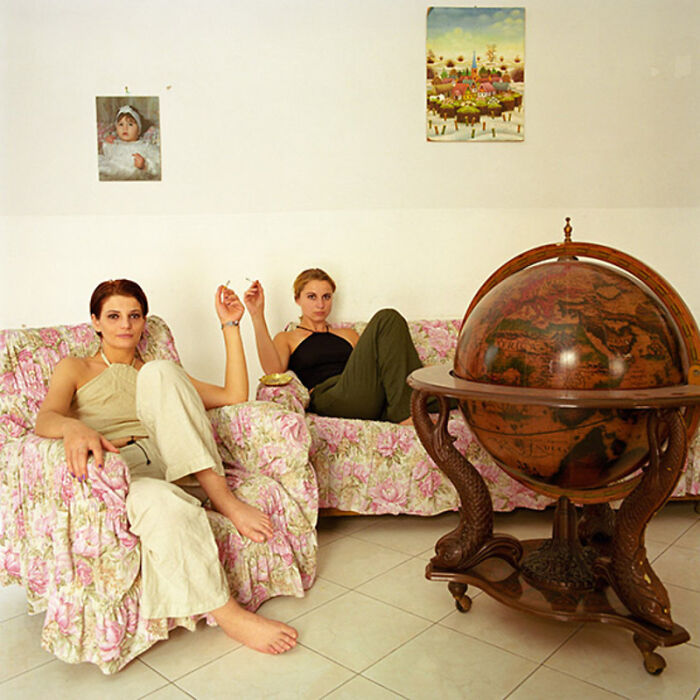 Photographer Transforms To Join Other Strangers' Family (72 New Pics)