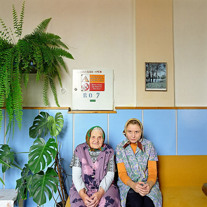 Photographer Transforms To Join Other Strangers' Family (72 New Pics)