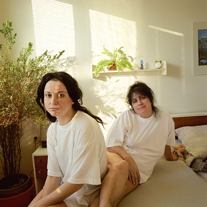 Photographer Transforms To Join Other Strangers' Family (72 New Pics)