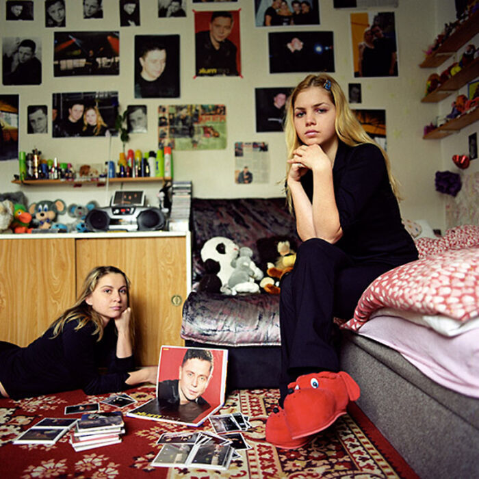 Photographer Transforms To Join Other Strangers' Family (72 New Pics)