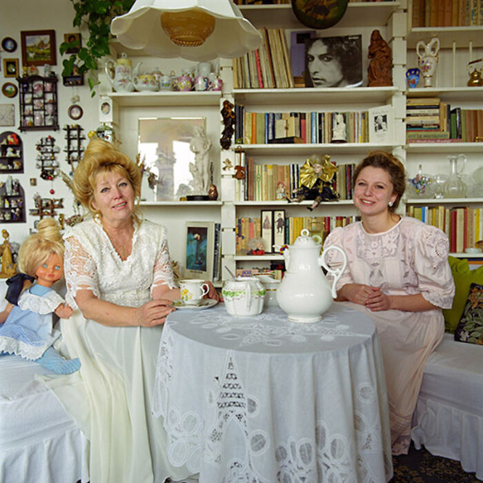 Photographer Transforms To Join Other Strangers' Family (72 New Pics)