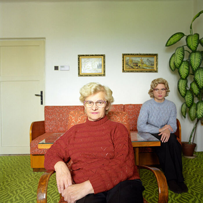 Photographer Transforms To Join Other Strangers' Family (72 New Pics)