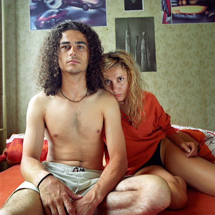 Photographer Transforms To Join Other Strangers' Family (72 New Pics)