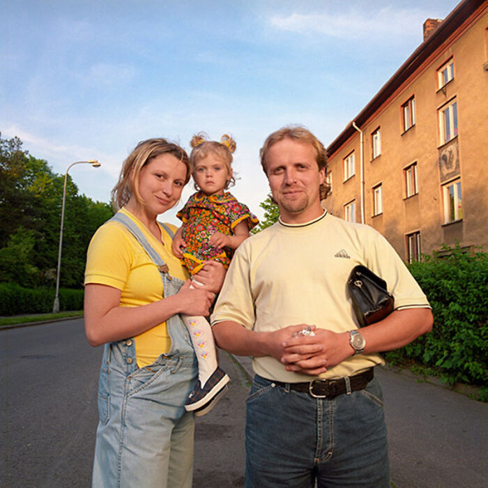 Photographer Transforms To Join Other Strangers' Family (72 New Pics)