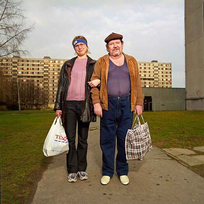 Photographer Transforms To Join Other Strangers' Family (72 New Pics)