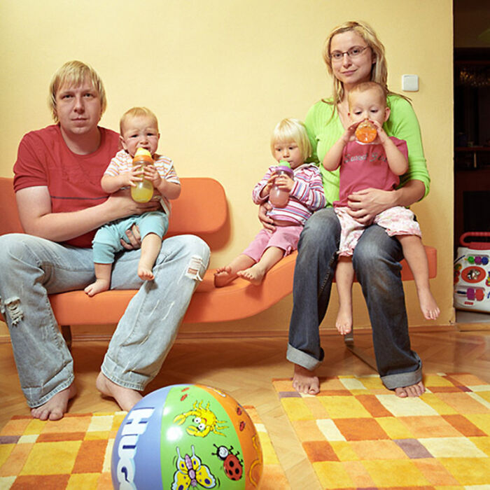 Photographer Transforms To Join Other Strangers' Family (72 New Pics)