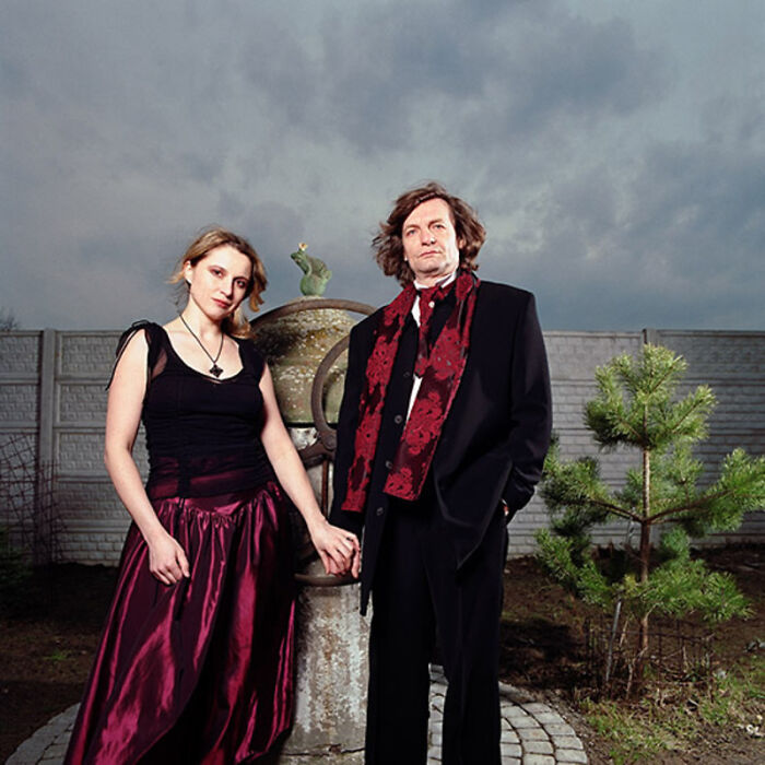 Photographer Transforms To Join Other Strangers' Family (72 New Pics)