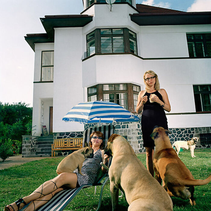 Photographer Transforms To Join Other Strangers' Family (72 New Pics)