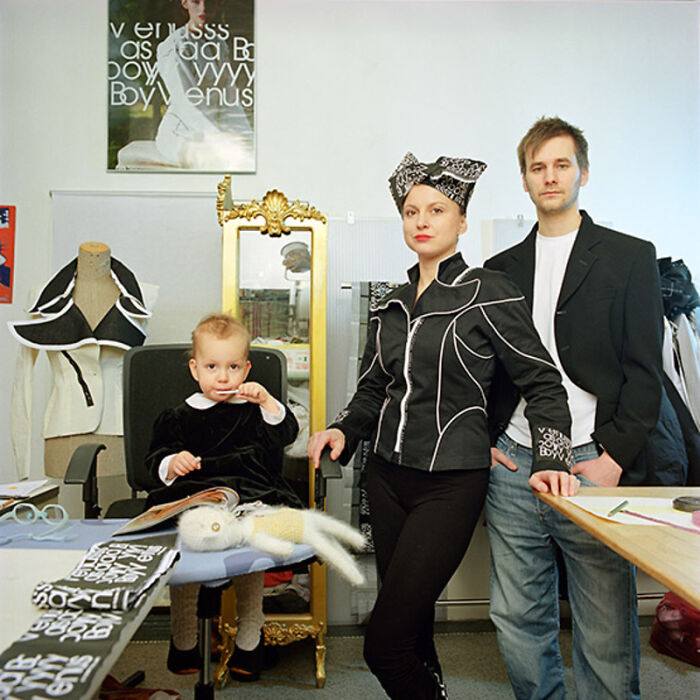 Photographer Transforms To Join Other Strangers' Family (72 New Pics)