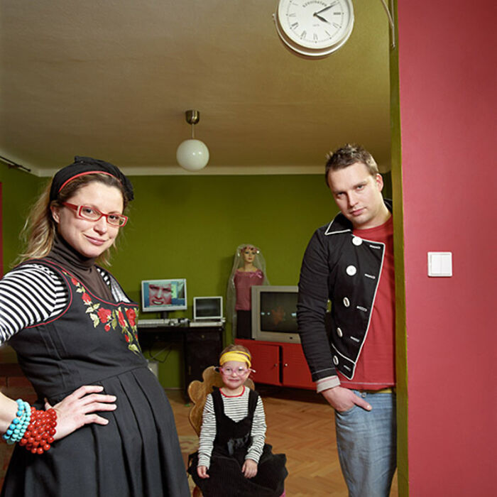 Photographer Transforms To Join Other Strangers' Family (72 New Pics)