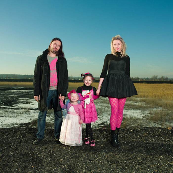 Photographer Transforms To Join Other Strangers' Family (72 New Pics)