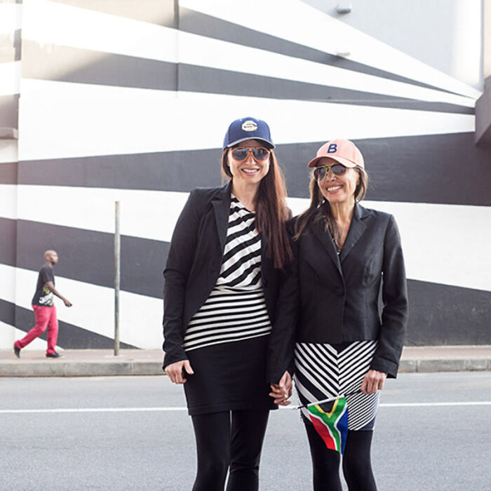 Photographer Transforms To Join Other Strangers' Family (72 New Pics)