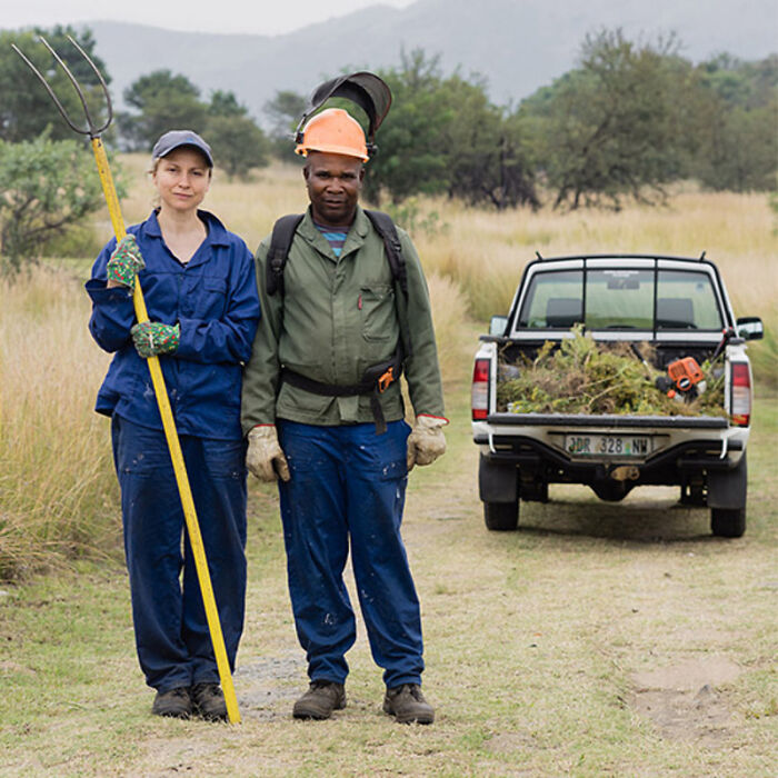 Photographer Transforms To Join Other Strangers' Family (72 New Pics)