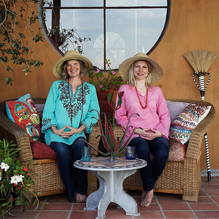 Photographer Transforms To Join Other Strangers' Family (72 New Pics)