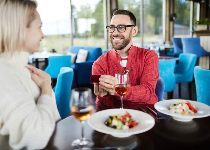 Guy 'Pranks' His GF Of 5 Years With A Fake Proposal, Cries When She Dumps Him