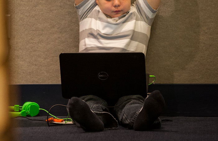 Woman Consults Online Community On Whether She Should Do A Background Check On Her Boyfriend Woman Consults Online Community On Whether She Should Do A Background Check On Her Boyfriend