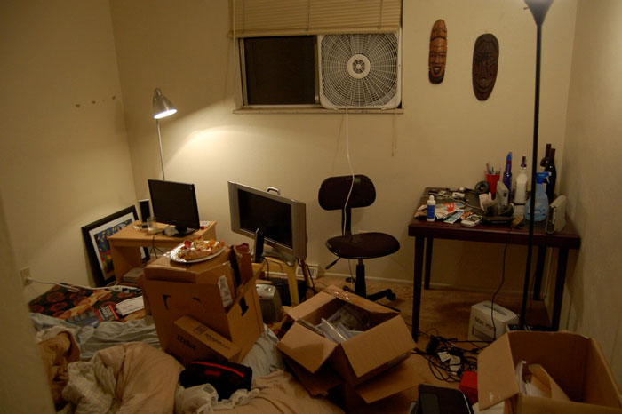 Guy Gets Petty Revenge On Scumbag Neighbor Who Robbed Him In The Most Unique Way Guy Gets Petty Revenge On Scumbag Neighbor Who Robbed Him In The Most Unique Way