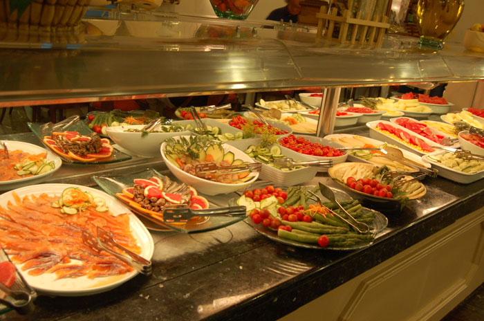 Karen Can’t Wait 4 Minutes For Breakfast And Yells At Hotel Staff, They Take Petty Revenge Karen Can’t Wait 4 Minutes For Breakfast And Yells At Hotel Staff, They Take Petty Revenge