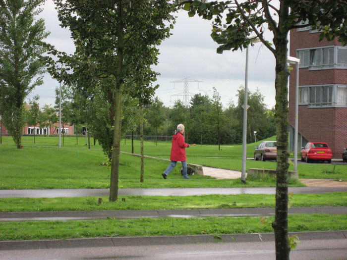 Guy Is Annoyed With Neighbor’s Late Evening Chats On The Phone By His Window, Chooses Pettiness Guy Is Annoyed With Neighbor’s Late Evening Chats On The Phone By His Window, Chooses Pettiness