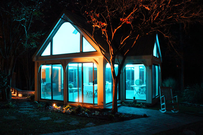 Guy Is Annoyed With Neighbor’s Late Evening Chats On The Phone By His Window, Chooses Pettiness Guy Is Annoyed With Neighbor’s Late Evening Chats On The Phone By His Window, Chooses Pettiness