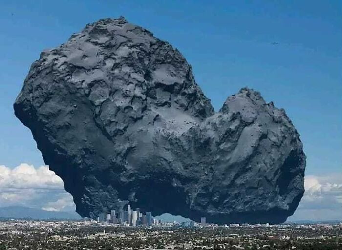 Comet 67p/C-G Compared To The City Of Los Ángeles