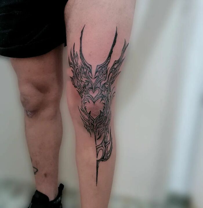 Neotribal Hearts Knee Tattoo