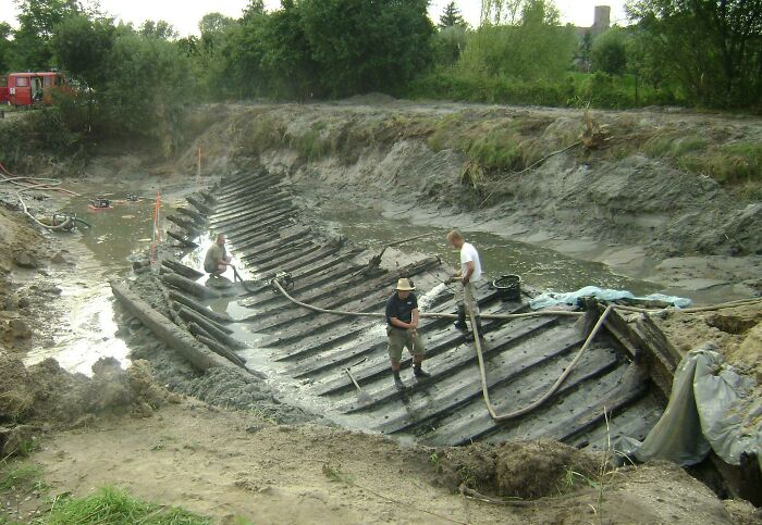 500-Year-Old Vistula Punt Found In A Pond In Czersk, Poland In 2009