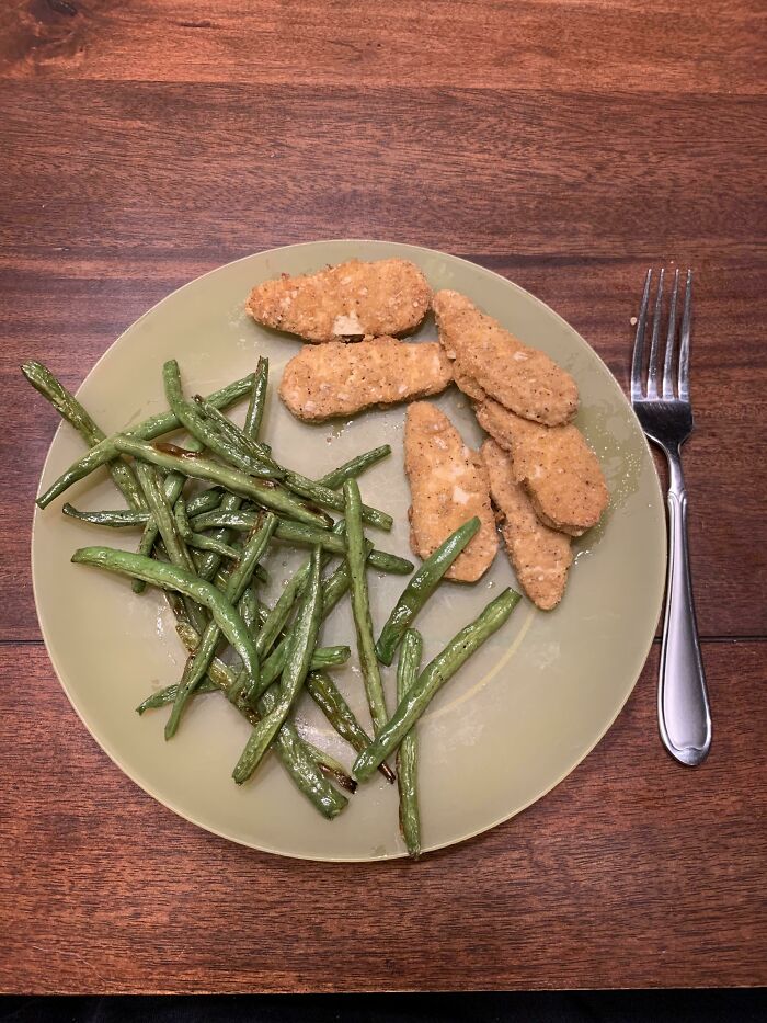 Ah Yes, Gardien Chicken Nuggets And Green Beans. A Meal Fit For A Picky Toddler