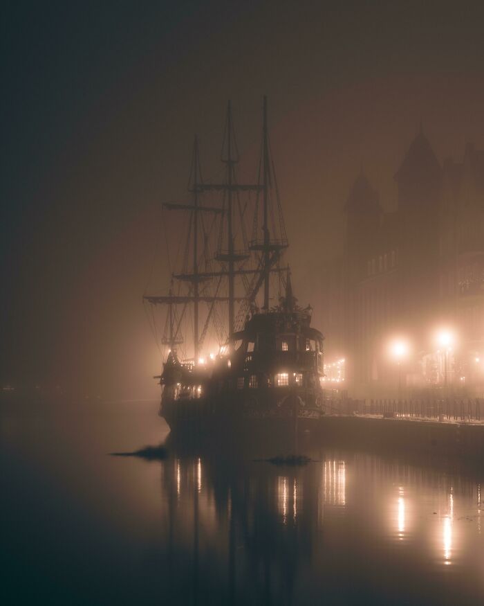 Barco en la niebla