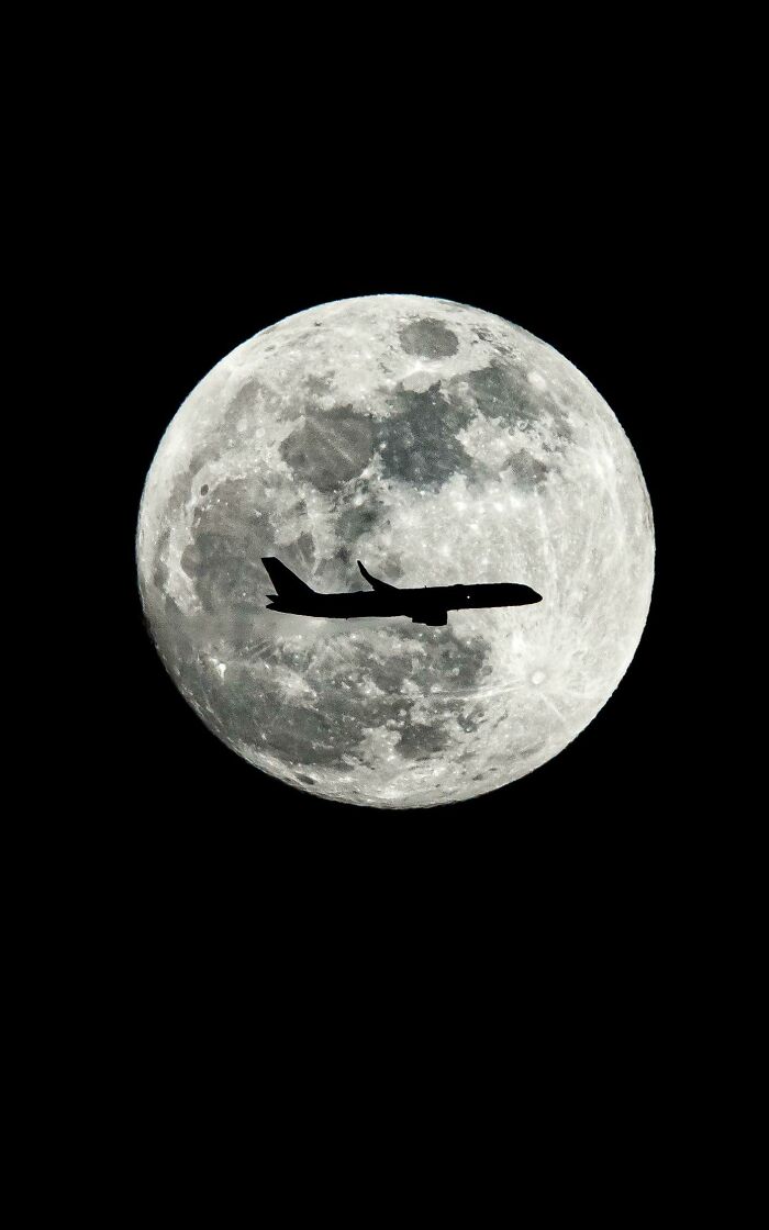 ITAP Of A Plane Passing In Front Of The Moon