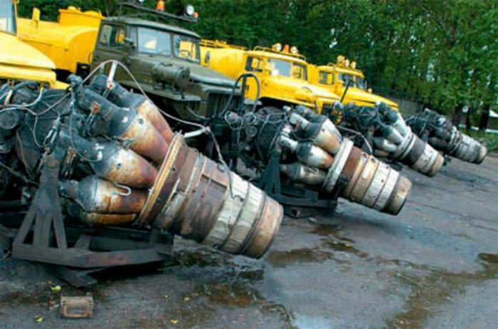 En Rusia usan viejos motores de avión para quitar la nieve de las carreteras