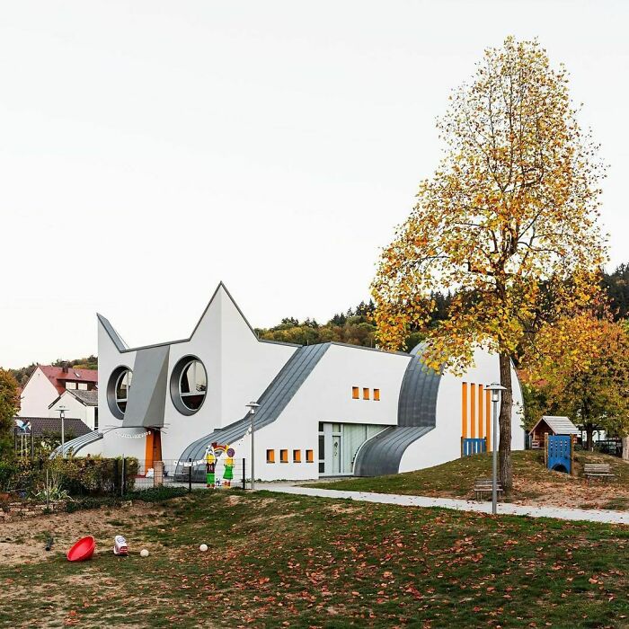 Kindergarten "Die Katze" In Karlsruhe, Germany, By Artist Tomi Ungerer And Architect Ayla-Suzan Yndel, 2011