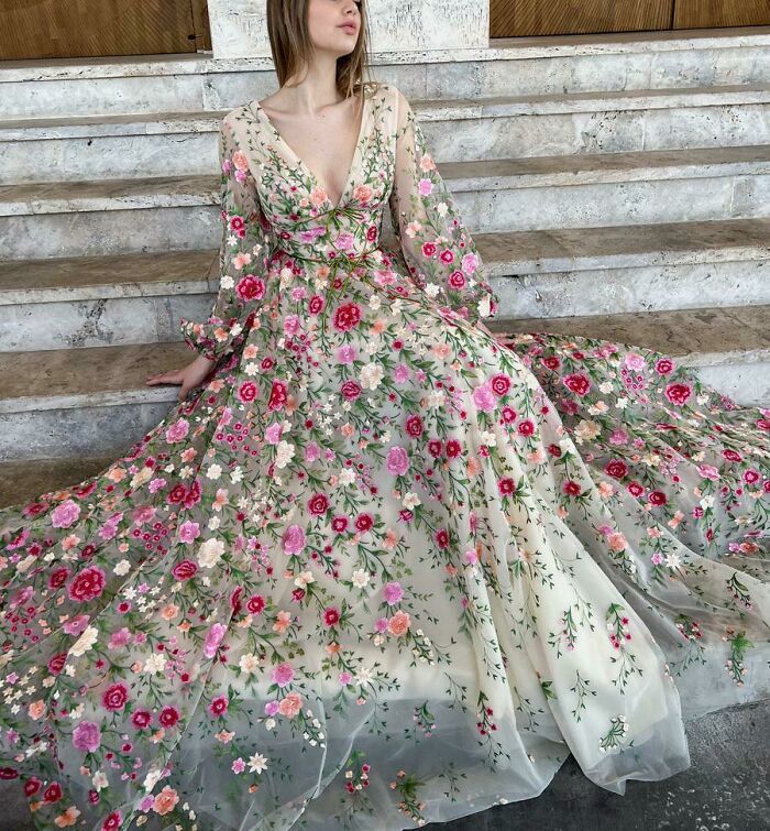 Floral Wedding Dress: What Bouquet Should I Get?