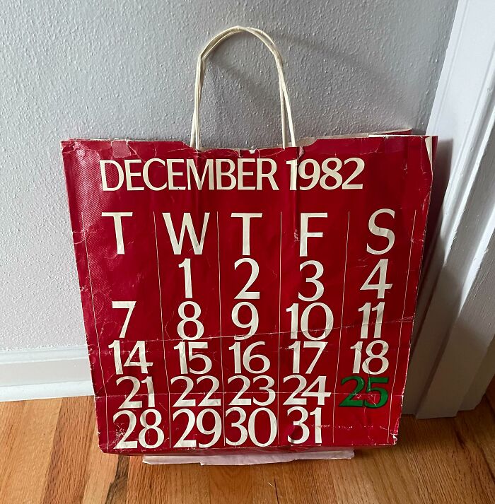 A Gift Bag My Mom Has Been Reusing For 39 Years