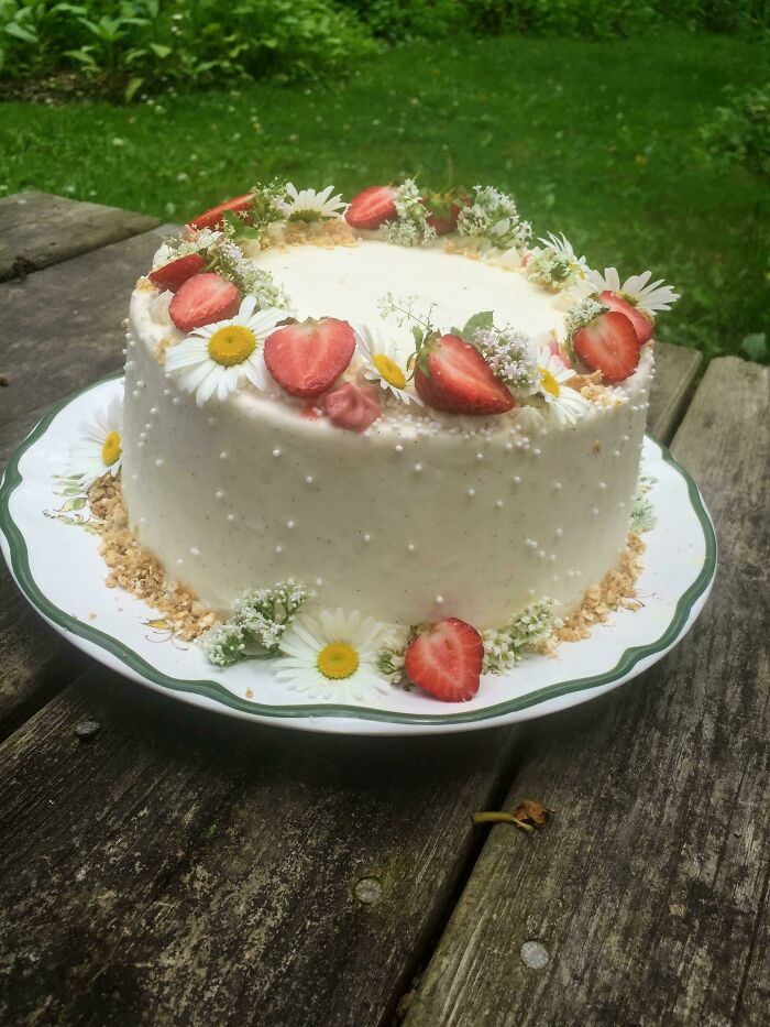 Went Strawberry & Flower Picking And Then Made My Friend A Cake For Her Birthday!