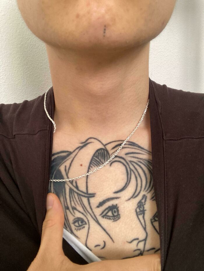 U/Pyropenguin5213: I See Your Artist Accidentally Marking Your Arm, I Raise You 1; My Artist Marked My Chin While Working On My Chest 🤯