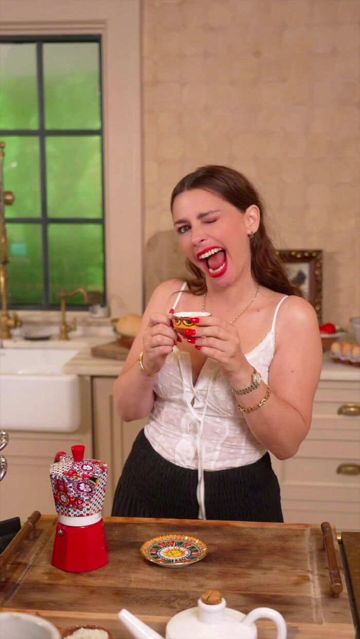 This Italian Woman Expressively Explains Why It’s Inappropriate To Have A Cappuccino After Lunch This Italian Woman Expressively Explains Why It’s Inappropriate To Have A Cappuccino After Lunch