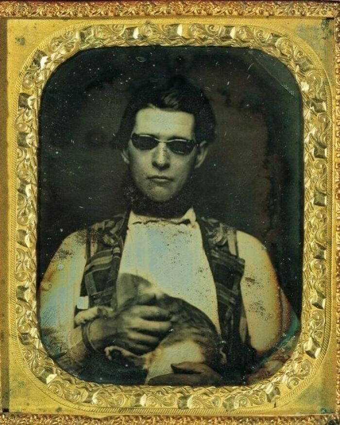 Daguerreotipo mostrando un retrato de una persona invidente a mediados del siglo XIX