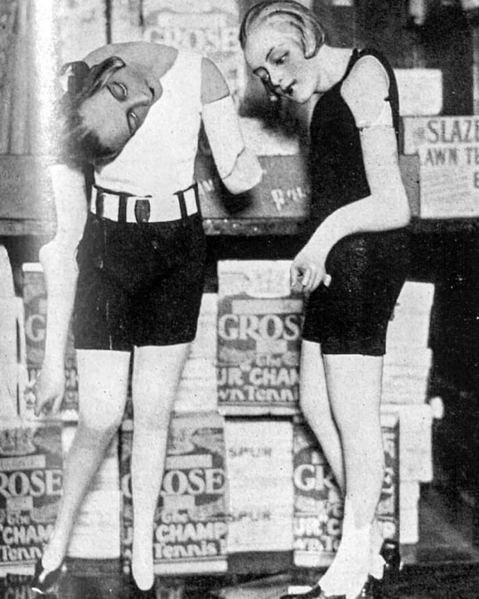 2 maniquíes de cera de unos grandes almacenes derritiéndose durante una ola de calor en Londres, 1929