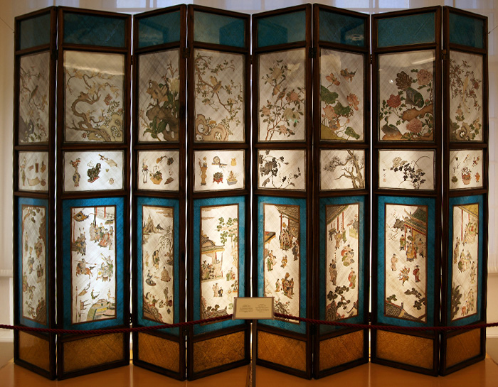 Chinese folding screen from wood, glass and paper, 18th century, Imperial Furniture Museum