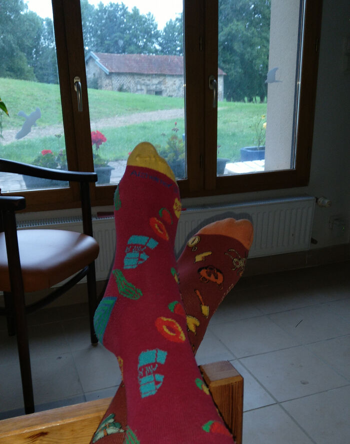 Alzheimer's Socks Funds Alzheimer Research, And Are Deliberately Mismatched. Life's Too Short To Match Your Socks :)