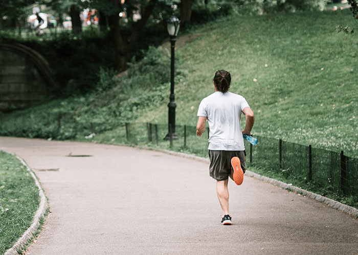“Foil Over Your Windows”: 30 Of The Best ‘Poor People’ Life Hacks