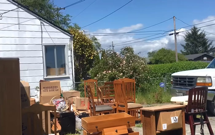 Handyman Gives Squatters Their Own Medicine After They Take Over His Mom’s House