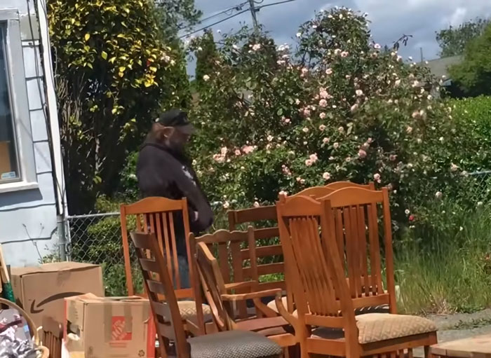 Handyman Gives Squatters Their Own Medicine After They Take Over His Mom’s House Handyman Gives Squatters Their Own Medicine After They Take Over His Mom’s House