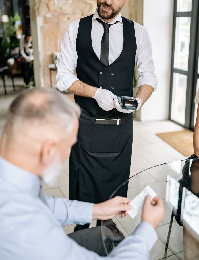 People Share 30 Deal-Breakers That Make Them Instantly Nope Out From A First Date