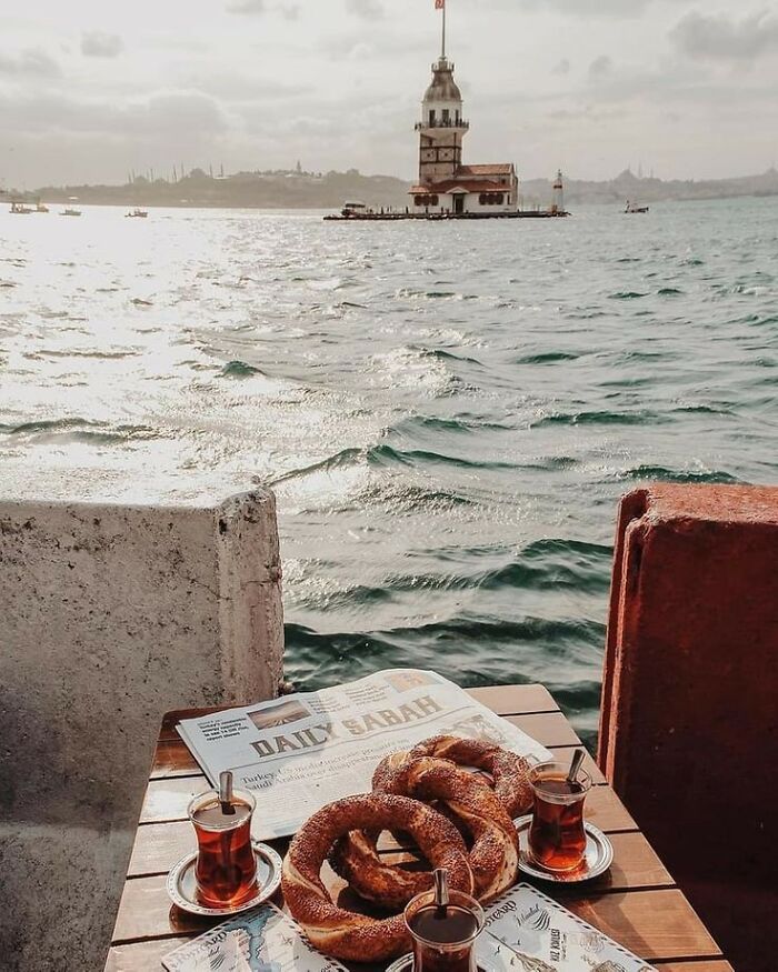 The Istanbulite: Simit And Tea