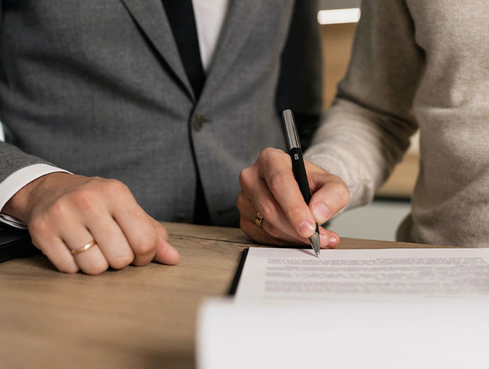 Manager Demands Ex-Employee Come Into Work, They Laugh In Her Face Manager Demands Ex-Employee Come Into Work, They Laugh In Her Face