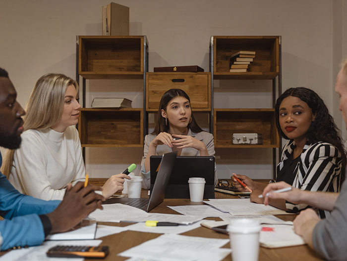 Manager Demands Ex-Employee Come Into Work, They Laugh In Her Face Manager Demands Ex-Employee Come Into Work, They Laugh In Her Face