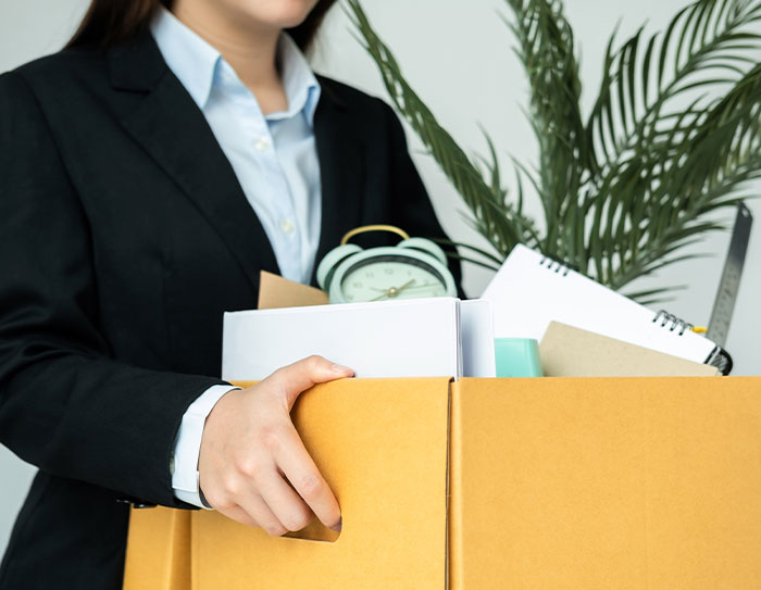 Manager Demands Ex-Employee Come Into Work, They Laugh In Her Face Manager Demands Ex-Employee Come Into Work, They Laugh In Her Face